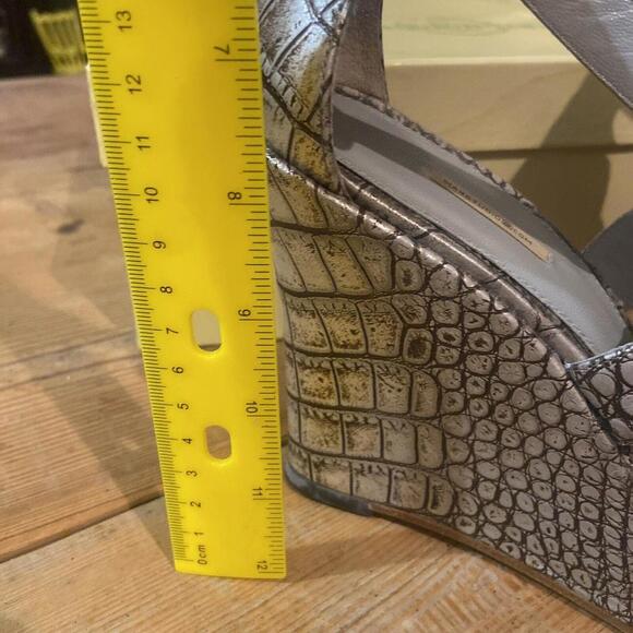 Maxstudio Germain Metallic Snake Skin Heels Size 8 M - Picture 4 of 6